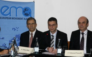 Policy Forum-Beyond the candidate status - new approach towards EU accession