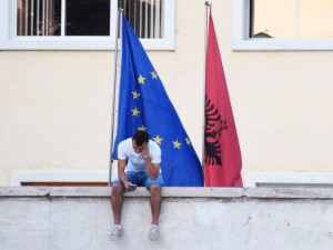 640x480 Albania and EU flag